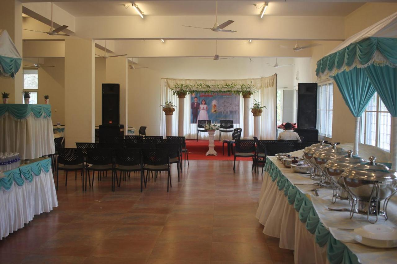 Angamaly Convention Centre Hotel Kochi Buitenkant foto