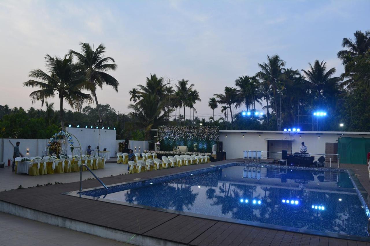 Angamaly Convention Centre Hotel Kochi Buitenkant foto