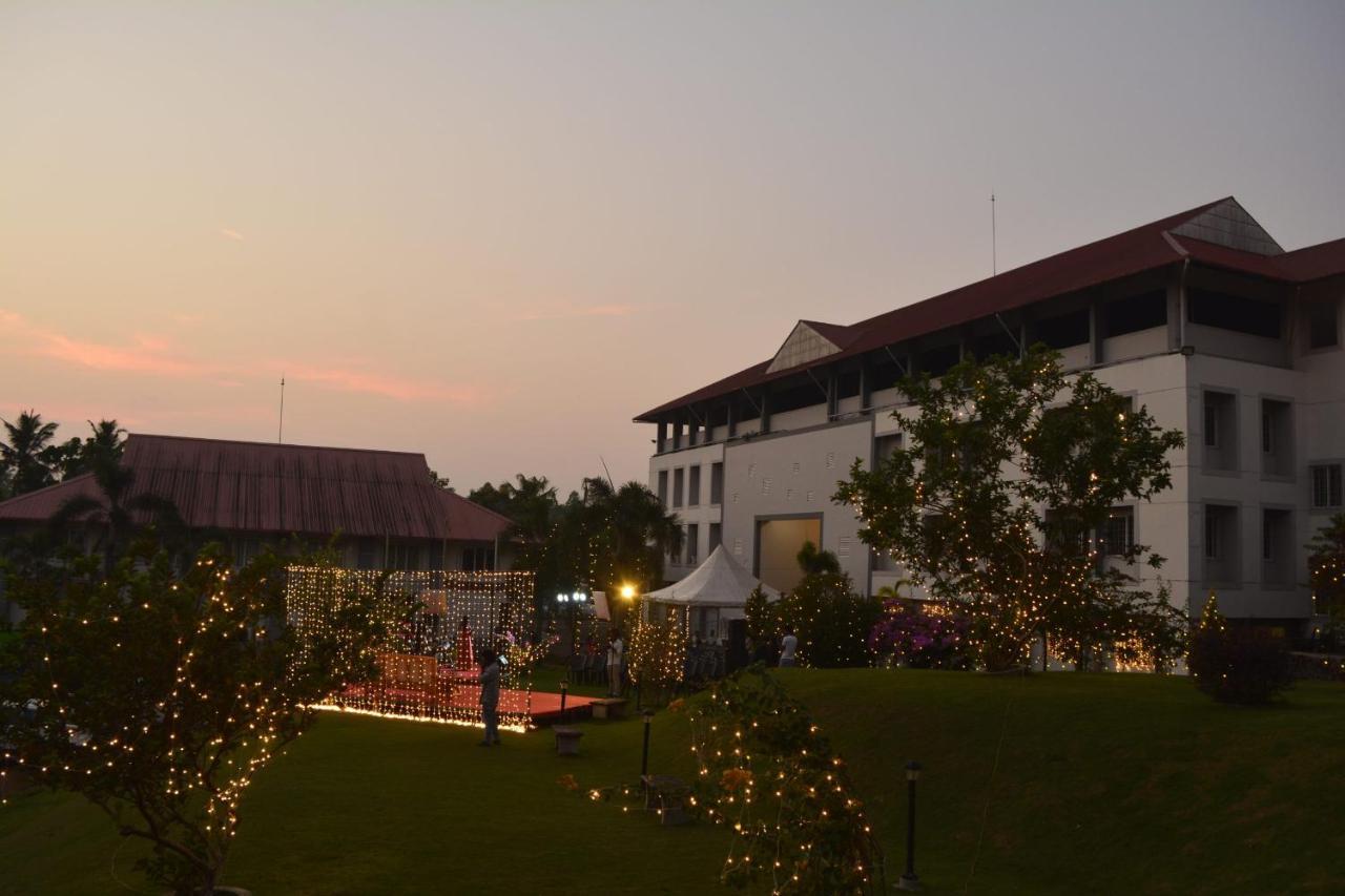 Angamaly Convention Centre Hotel Kochi Buitenkant foto