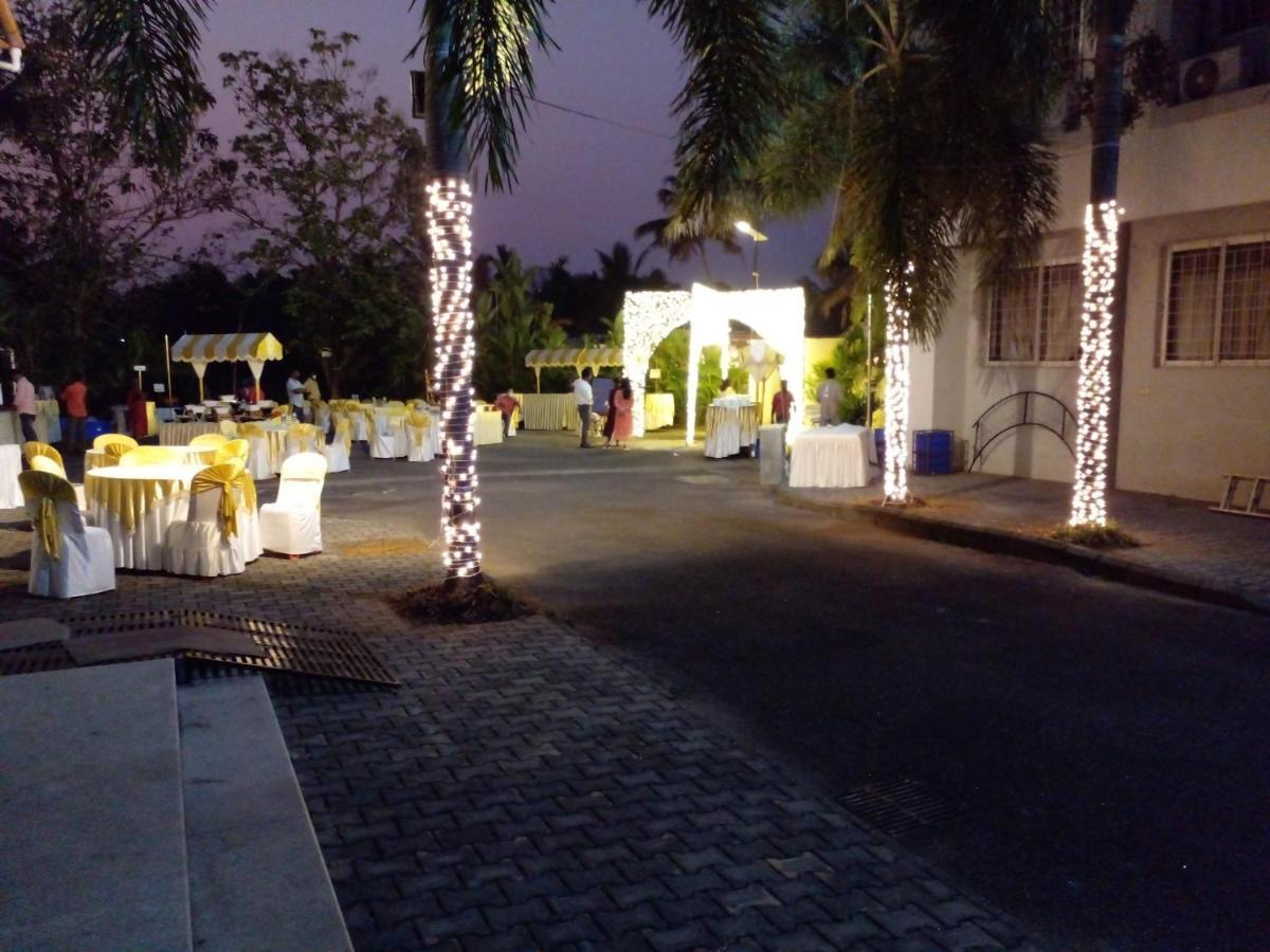 Angamaly Convention Centre Hotel Kochi Buitenkant foto